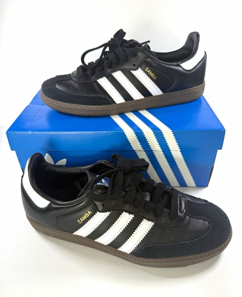 adidas Samba Black/White Low Top Lace-Up Sneakers Rubber Outsole Striped